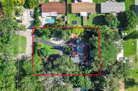 1760 NE 144th St, Miami, FL 33181
