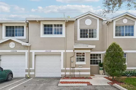 12252 SW 50th Pl, Cooper City, FL 33330