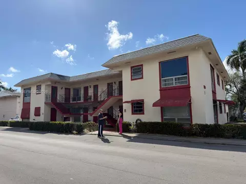 1120 NE 10th St #5, Hallandale Beach, FL 33009