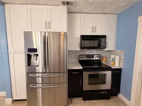 Kitchen - 6080 NW 199th St, Hialeah, FL 33015 photo 2 of 3