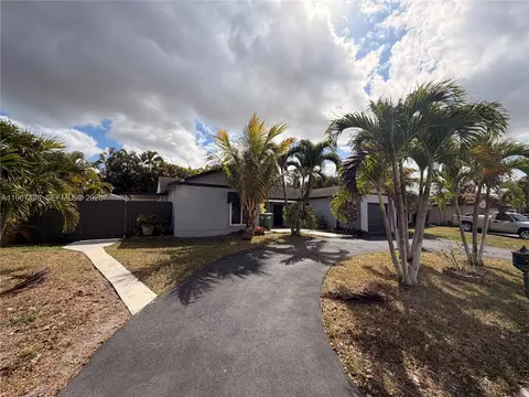 Exterior - 6080 NW 199th St, Hialeah, FL 33015 photo 2 of 5