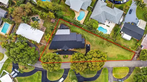 3211 Calle Largo Dr, Hollywood, FL 33021