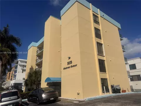3215 N Ocean Dr #302, Hollywood, FL 33019