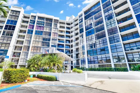 600 Parkview Dr #621, Hallandale Beach, FL 33009