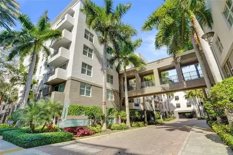 2421 NE 65th St #202, Fort Lauderdale, FL 33308