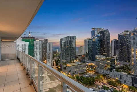 92 SW 3rd St #3804, Miami, FL 33130