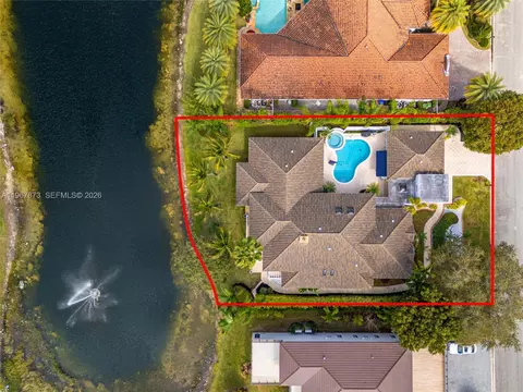 622 Enclave Cir E, Pembroke Pines, FL 33027