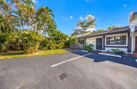 567 NE 199th Ter #1S, Miami, FL 33179