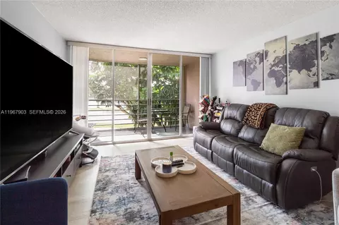9440 Tangerine Pl #202, Davie, FL 33324