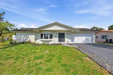 8555 NW 25th Pl, Coral Springs, FL 33065