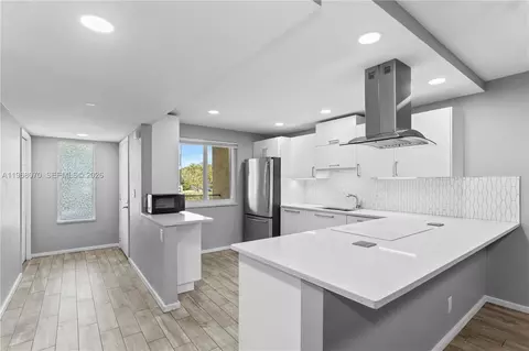 201 Lakeview Dr #203, Weston, FL 33326