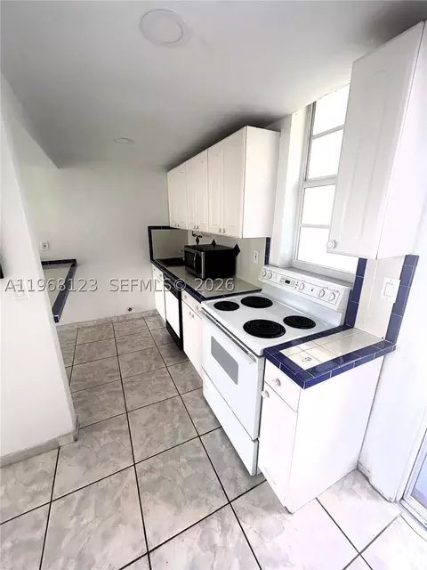 2851 Leonard Dr #J502, Aventura, FL 33160