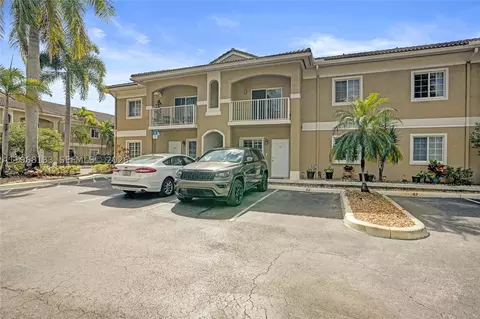 4812 Washington St #3, Hollywood, FL 33021