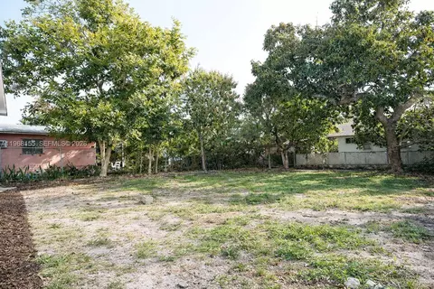 9511 NW 5th Ave, Miami, FL 33150