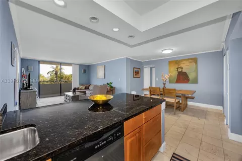 7300 Wayne Ave #405, Miami Beach, FL 33141
