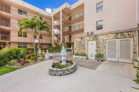 2861 Somerset Dr #104, Lauderdale Lakes, FL 33311