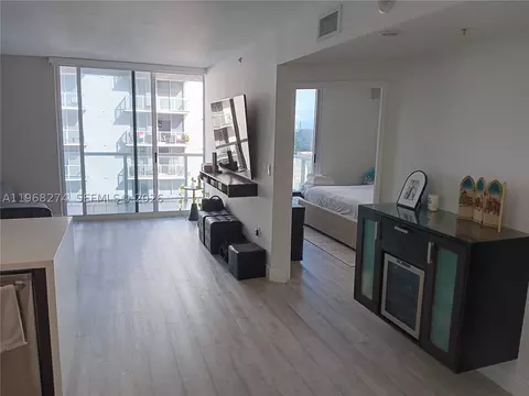 5085 NW 7th St #1412, Miami, FL 33126