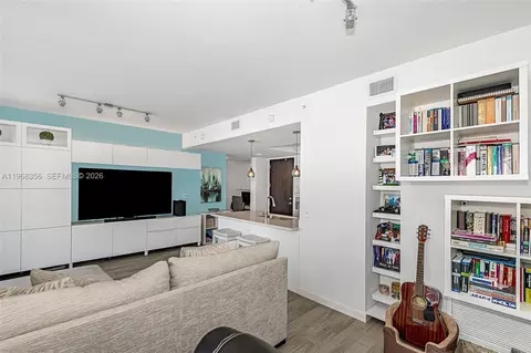 999 SW 1st Ave #3215, Miami, FL 33130
