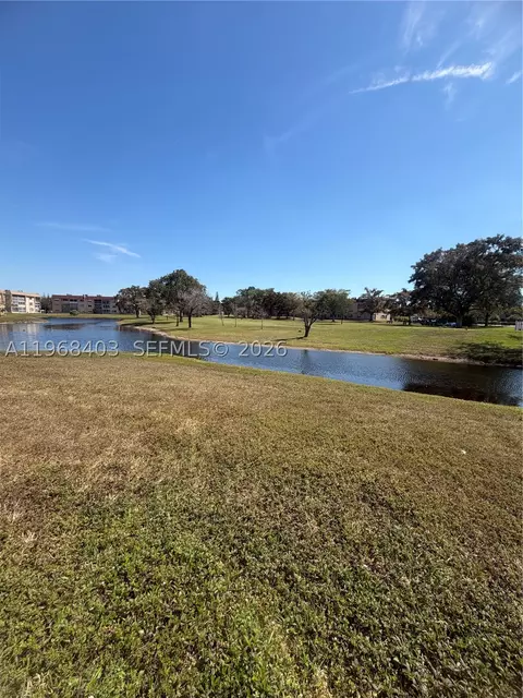 9201 Sunrise Lakes Blvd #302, Sunrise, FL 33322