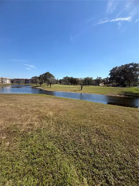 9201 Sunrise Lakes Blvd #302, Sunrise, FL 33322