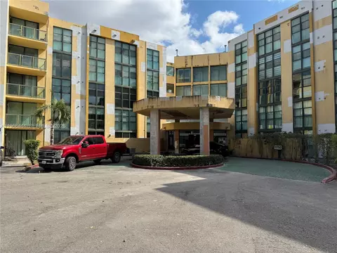 11750 SW 18th St #313-1, Miami, FL 33175