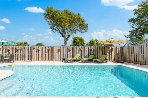 2900 NW 69th Ct, Fort Lauderdale, FL 33309
