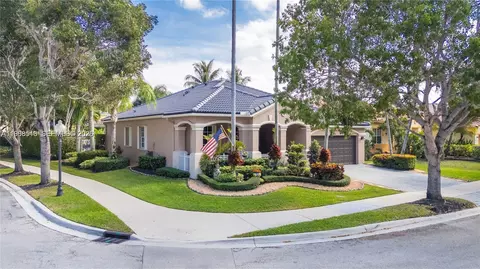 800 Lavender Cir, Weston, FL 33327