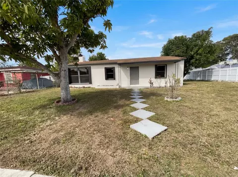 941 Jann Ave, Opa Locka, FL 33054