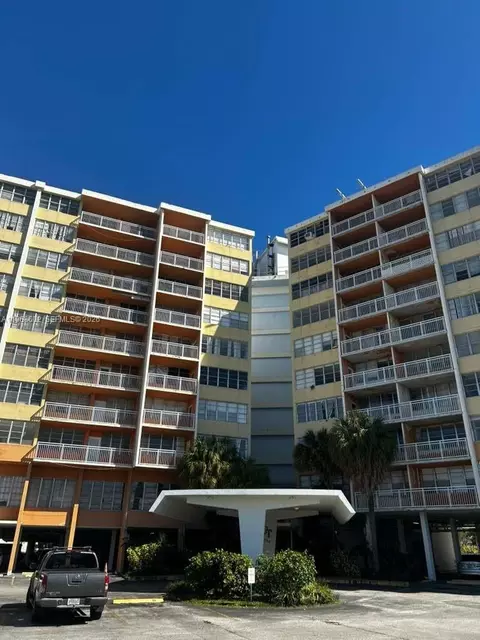 2025 NE 164th St #918, North Miami Beach, FL 33162