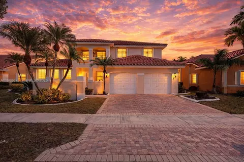 357 SW 188th Ter, Pembroke Pines, FL 33029