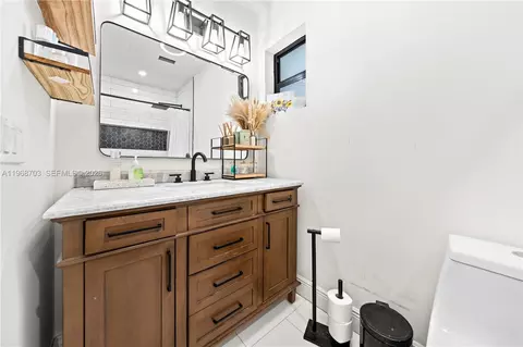 Bath - 7835 W 16th Ct, Hialeah, FL 33014 photo 2 of 4