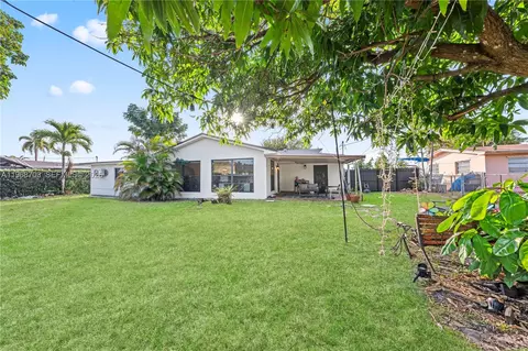 Exterior - 7835 W 16th Ct, Hialeah, FL 33014 photo 3 of 6