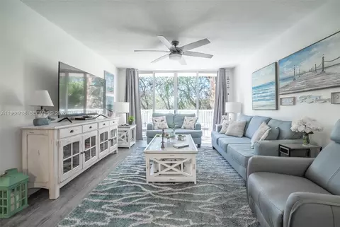 609 E Sheridan St #308, Dania Beach, FL 33004