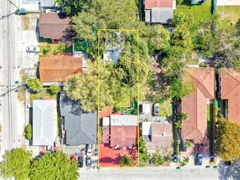 811 NW 24th Ct, Miami, FL 33125