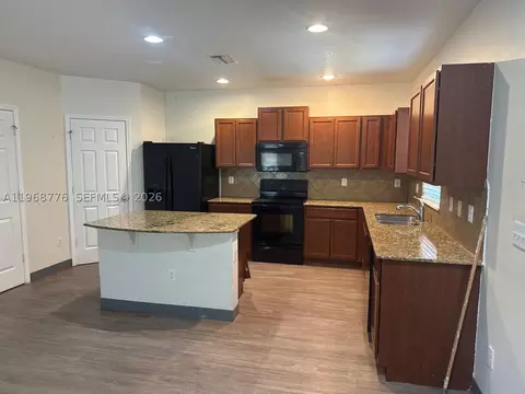 Kitchen - 4717 Chatterton Way, Riverview, FL 33578 photo 1 of 1