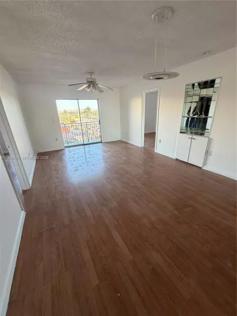 4713 NW 7th St #409-1, Miami, FL 33126