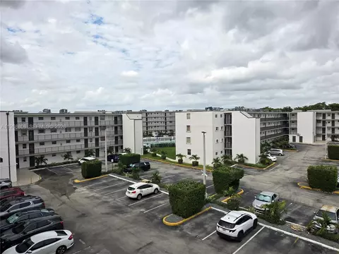 14155 SW 87th St #E202, Miami, FL 33183
