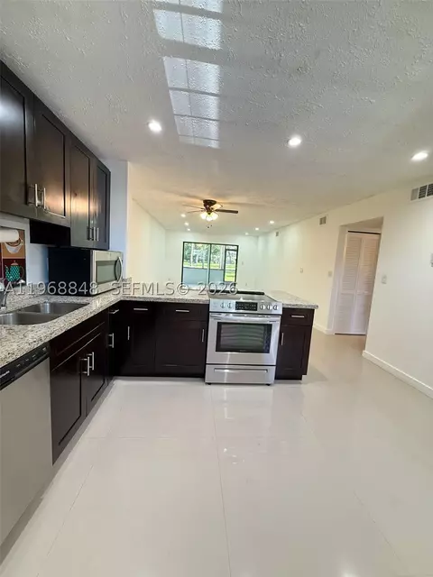 6095 N Sabal Palm Blvd #103, Tamarac, FL 33319