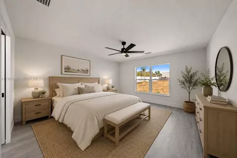 Bedroom - 9989 SW 42nd Ave, Ocala, FL 34476 photo 1 of 9
