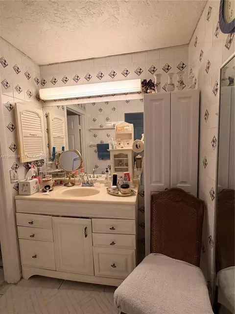Bath - 19804 NW 67th Ct, Hialeah, FL 33015 photo 2 of 2