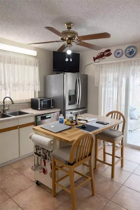 Kitchen - 19804 NW 67th Ct, Hialeah, FL 33015 photo 2 of 2