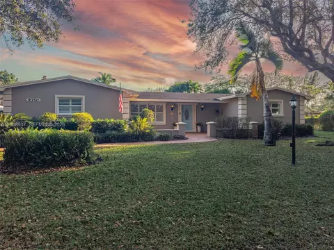 9350 SW 120th St, Miami, FL 33176