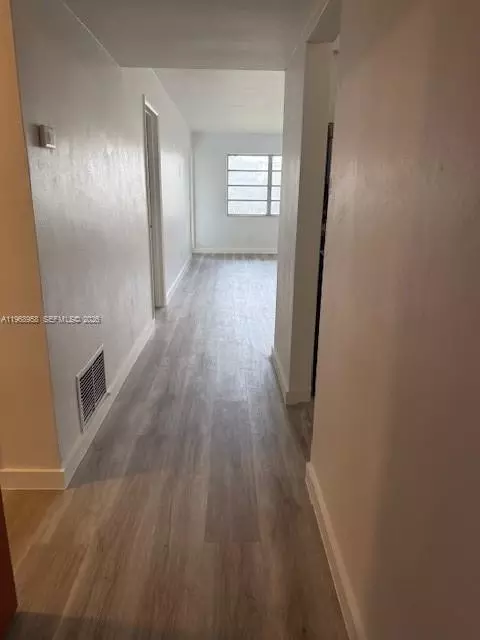 1400 NE 191st St #308, Miami, FL 33179
