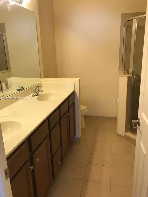 Bath - 17525 SW 153rd Path, Miami, FL 33187 photo 4 of 4