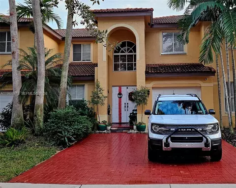 14070 S Forest Oak Cir, Davie, FL 33325