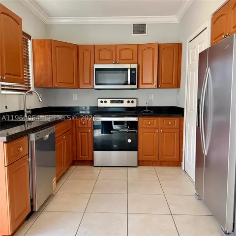 Undisclosed, Hialeah, FL 33015 photo 9