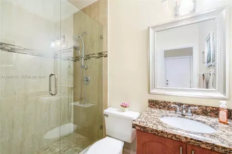 Bath - 14842 Breckness Pl, Miami Lakes, FL 33016 photo 4 of 4
