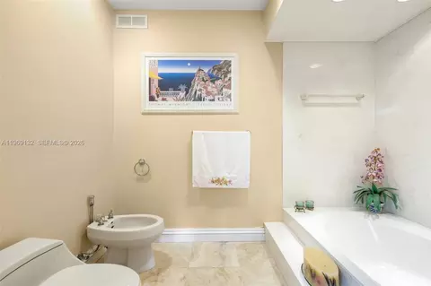 Bath - 14842 Breckness Pl, Miami Lakes, FL 33016 photo 3 of 4