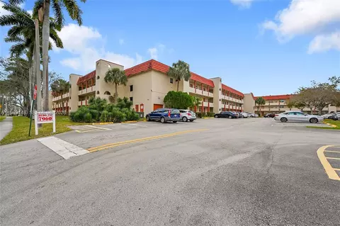 7960 N Sunrise Lakes Dr #311, Sunrise, FL 33322
