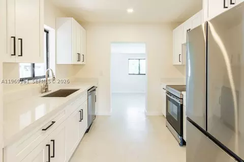 415 E 52nd St, Hialeah, FL 33013 photo 8